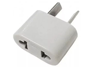 [11549] Adaptador Enchufe 2 Espigas Rectas 110V A 2 Patas Cruzadas 220V Blanco / Negro